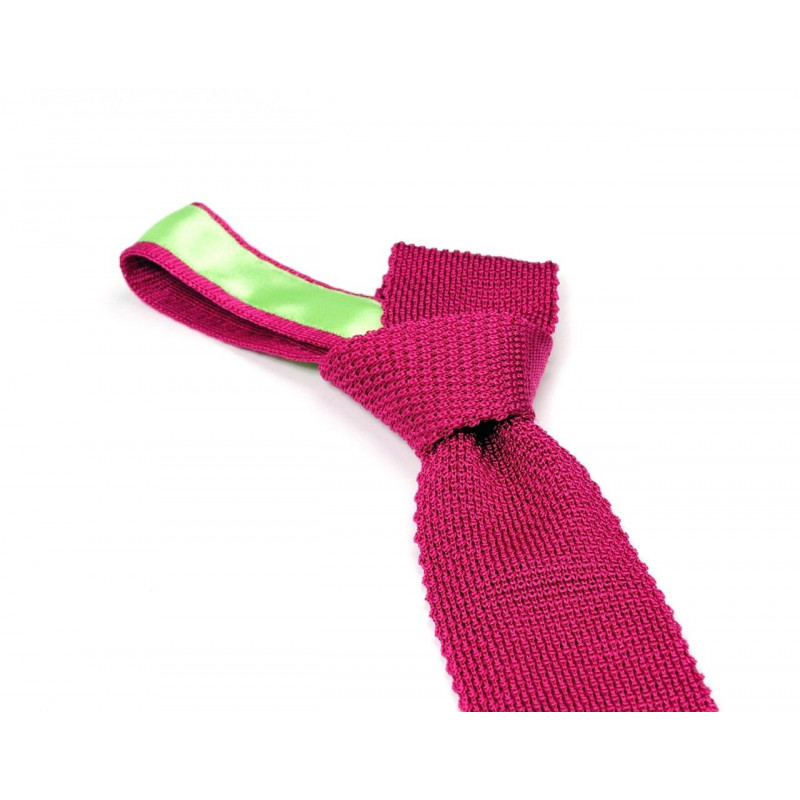 Cravate fushia amoureusement tricotée, vue 2